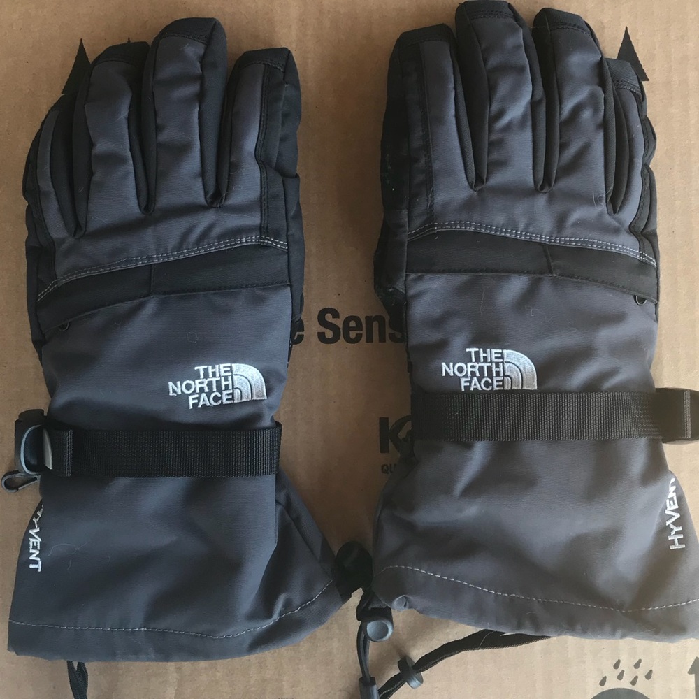 Men’s medium Hyvent ski/snowboard lined gloves.